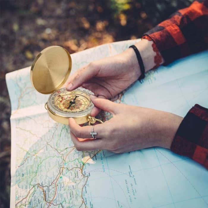 Tragbare Messing Tasche Camping Wandern Golden Luminous Display Kompass Navigation Outdoor-Aktivitäten Pointing Guide – Bild 6