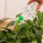 2 PCS tragbare kleine Kunststoff Bewässerung Sprinkler Kessel Mund Flaschenverschluss Pflanze Bewässerung Sprinkler tragbare Haushalts Topfpflanze Bewässerung Gartengeräte Bewässerung Sprinkler Mund, zufällige Farbabgabe – Bild 7