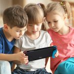 TPU Shell Grip Grip mit Spielkartensteckplatz Anti-Shock Cover Silikonhülle für Nintendo Switch, mit Logo – Bild 15