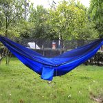 Tragbare Outdoor-Fallschirmhängematte mit Moskitonetzen, Blue – Bild 2