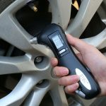 LCD-Bildschirm Digitales Reifenmessgerät mit LED-Taschenlampe, Druckbereich: 2-150 PSI – Bild 10