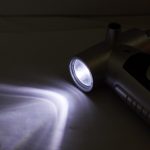 4 in 1 (Digitalreifenanzeige + Taschenlampe + Nothammer + Notgurtschneider) Notdienstwerkzeug (Silber) – Bild 7