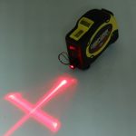 Laserniveau mit Tape Measure Pro (25 Fuß) und Gürtelclip / Kann am Stativ befestigt werden (gelb) – Bild 10