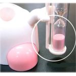 Niedlicher Cartoon kreativer Sanduhr-Zahnbürstenständer (zufällige Farblieferung) – Bild 6