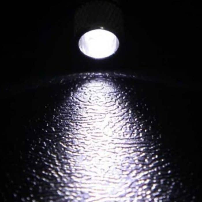 Hochleistungs-Karabinerhaken in D-Form mit aufsteckbarer Klemme und Doppelmesser und LED-Taschenlampe (Silber) – Bild 6