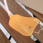 Haushaltskunststoff-Fliegenklatsche mit langem Griff, Mückenklatsche, zufällige Farblieferung – Bild 7