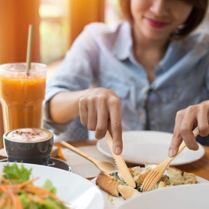 2-teiliges Reise-Set mit kreativem Bambusstroh-Geschirr, Messer, Gabel, Löffel, Essstäbchen und Stoffbeutel – Bild 6