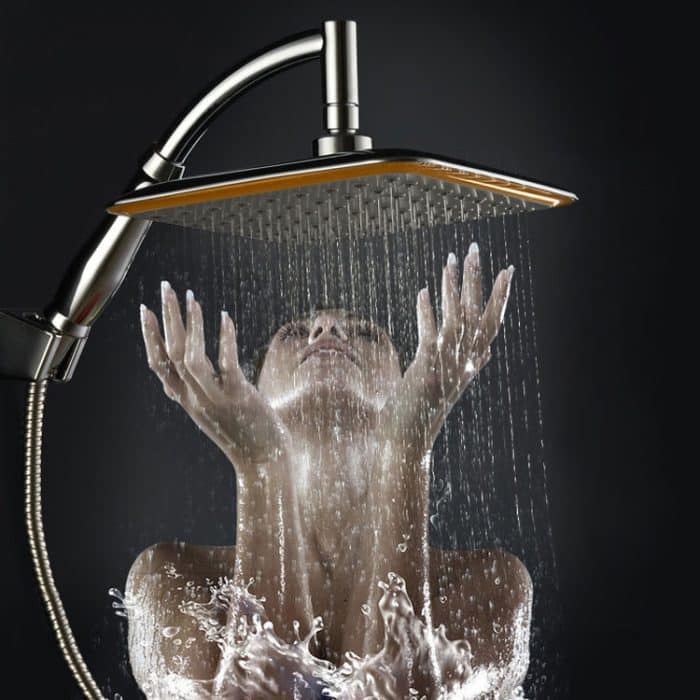 Chrom Duschkopf aus Messing an der Wand – Bild 1