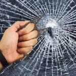 Multifunktionale Outdoor-Selbstverteidigungs-Doppelfinger-Schnalle kann das Fenster zerbrechen, zufällige Farbabgabe – Bild 5