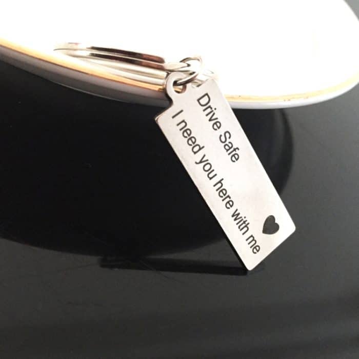 Modischer Schlüsselanhänger mit Gravur „Drive Safe I Need You Here With Me“ Schlüsselanhänger für Paare, Freund, Freundin, Schmuck, Fashion Keyring – Bild 3