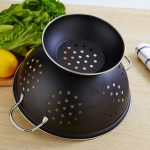 Rundes Obstteller-Tablett aus Edelstahl mit zwei Ohren – Bild 4