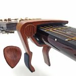 2-in-1-Kapodaster für Volksmusikgitarre aus massivem Holz + Plektrum-Set, Folk Music Guitar Capo