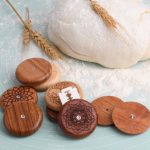 Brot-Baguette-Rundmesser, doppelseitiges Brotschneidemesser aus Holz mit 5 Klingen, Beech, Flower Pear Wood, Pattern 1 Flower Pear Wood, Pattern 2 Flower Pear Wood, Pattern 3 Flower Pear Wood, Pattern 4 Flower Pear Wood, Pattern 5 Flower Pear Wood... – Bild 2