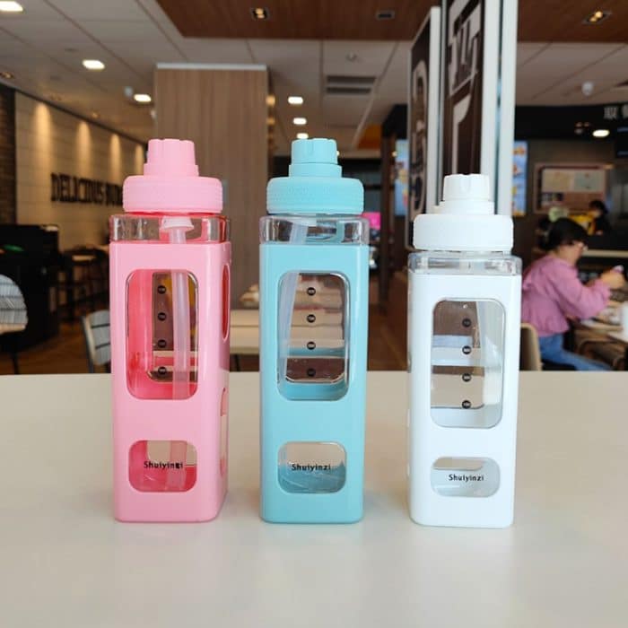 2 Stück quadratischer Kunststoff-Wasserbecher mit Strohhalm, Outdoor-Sport, tragbare Wasserkocher mit großer Kapazität, 700ml (White), 700ml (Blue), 700ml (Red), 900ml (White), 900ml (Blue) – Bild 2