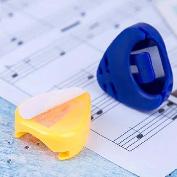 100 Stück ABS-Aufbewahrungsbox für Gitarrenplektren, zufällige Farblieferung, Heart-shaped Pick Box, Large Triangular Pick Box – Bild 3