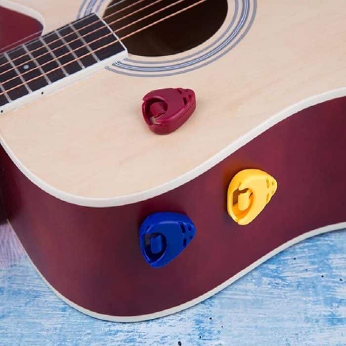 100 Stück ABS-Aufbewahrungsbox für Gitarrenplektren, zufällige Farblieferung, Heart-shaped Pick Box, Large Triangular Pick Box – Bild 8