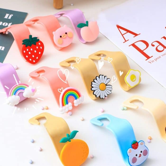 TBD0603996601A.jpg Autositz hinten versteckter multifunktionaler Cartoon-Haken – Bild 1