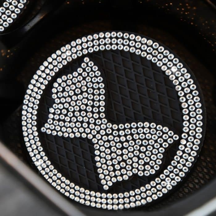 TBD0604317001A.jpg Auto-Multifunktions-Anti-Rutsch-Untersetzer mit Diamantschleifenkristall – Bild 1