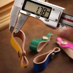 Hallmo Universal-Schlüsselanhänger aus Rindsleder, handgefertigt, Schlüsselband, Auto-Fernbedienungsanhänger – Bild 4