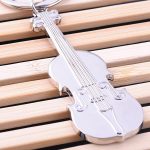 Schlüsselanhänger mit Violine aus Metall – Bild 3