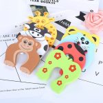 5 PCS Baby Proofing Türstopper Fingersicherheitsschutz Halter Schloss Sicherheitsschutz Fingerschutzspielzeug für Baby Zufällige Farblieferung – Bild 4