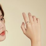 Damenring aus S925-Sterlingsilber mit dunkelblauem Zirkon und platinierter Twist-Textur – Bild 8