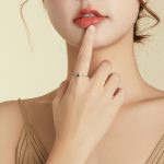 Damenring aus S925-Sterlingsilber mit dunkelblauem Zirkon und platinierter Twist-Textur – Bild 9