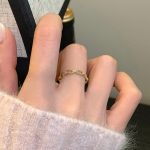 Leichter Luxus-Perlen-Schmetterlings-Öffnungs-Verstellbarer Kombinationsring für Damen