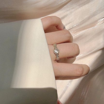 Leichter, luxuriöser, offener, verstellbarer Ring mit Katzenaugenstein
