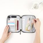 HAWEEL Reisepasshülle, Dokumenten-Organizer, Kreditkartenetui mit Griff, Handle Bag – Bild 9