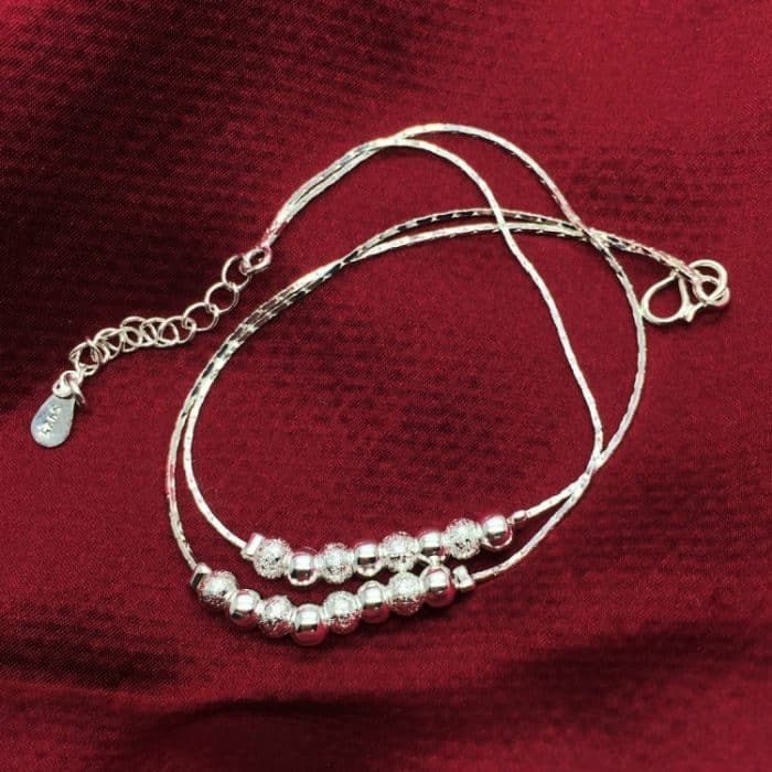JEWE0175S_2.jpg Einfaches, modisches, versilbertes Fußkettchen mit gefrosteten Perlen und Persönlichkeit (Silber) – Bild 3