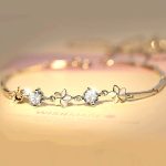 Einfaches süßes Frangipani-Armband mit fünf Blättern. Blumenpaar-Armband – Bild 2