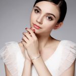 Einfaches süßes Frangipani-Armband mit fünf Blättern. Blumenpaar-Armband – Bild 6