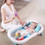 Baby-Badewannenständer, rutschfestes Badenetz, aufgehängte Badematte – Bild 11