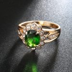 Modischer, ovaler, grüner Edelstein-Diamantring im Vintage-Stil – Bild 3
