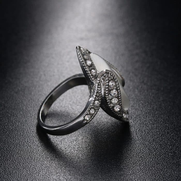 Vintage versilberter weißer großer ovaler Opalring für Frauen – Bild 4