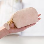 Kreative Mini-Geldbörse mit Blumen-Quastenanhänger – Bild 8