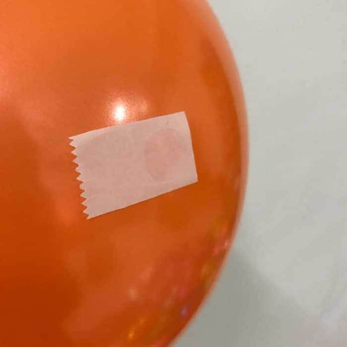 5 Rollen kleiner doppelseitiger Klebeballon, abnehmbares, nicht abfärbendes Klebeband, 100 Kapseln – Bild 6