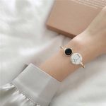 Runder geometrischer Armreif aus Kunstmarmorstein mit goldenem Kreis-Manschettenarmband – Bild 4