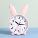 2 PCS Simple Cartoon Kaninchen Wecker Ornamente Schlafzimmer Dekoration Bedside Mute Sweeping Kleiner Wecker, Farbe und Stil Random Deilvery