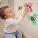 3-in-1-Fingerspitzen-Spinner-Babyrassel Dreifarbiger Insektensauger Drehen und drehen Sie lustiges Baby-Badespielzeug