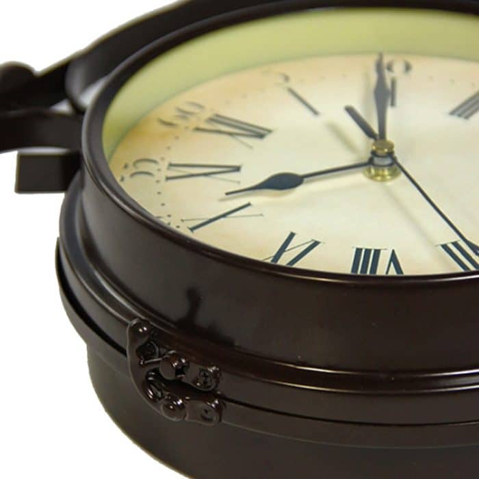 Eisen-Retro-Wanduhr für Zuhause, doppelseitig hängende Uhr, Monochrome – Bild 5