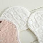 2 Stück dünne Baumwollgaze, wasserdicht, weich, um 360 Grad drehbar, Baby-Lätzchen, Orange, Green, Blue, Pink, Yellow, Blue Cloud, Zoo, Blue Triangle, Little Tree, Dinosaur, Cherry, Coil Crown, Cross, Fox, Green Triangle, Oranges, Fruit Paradise – Bild 2