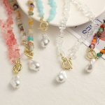 Boho-Halskette mit bunten gebrochenen Natursteinen, Modell: – Bild 3