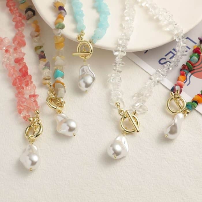 Boho-Halskette mit bunten gebrochenen Natursteinen, Modell: – Bild 3