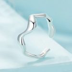 Einfacher, gewellter, verstellbarer Ring aus Sterlingsilber S925 – Bild 2