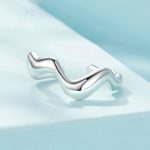 Einfacher, gewellter, verstellbarer Ring aus Sterlingsilber S925 – Bild 3