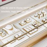 Schmuckständer aus Mikrofaser für Schmuck-Requisiten – Bild 5