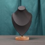 Großer Portrait-Halsketten-Ausstellungsständer aus massivem Holz, herzförmiger Halsketten-Theken-Ausstellungsständer