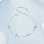 S925 Sterling Silber platiniertes, funkelndes kleines vierblättriges Kleeblatt-Damenarmband – Bild 2